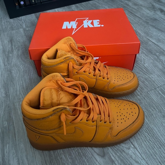 Nike Jordan 1 - Picture 2 of 6